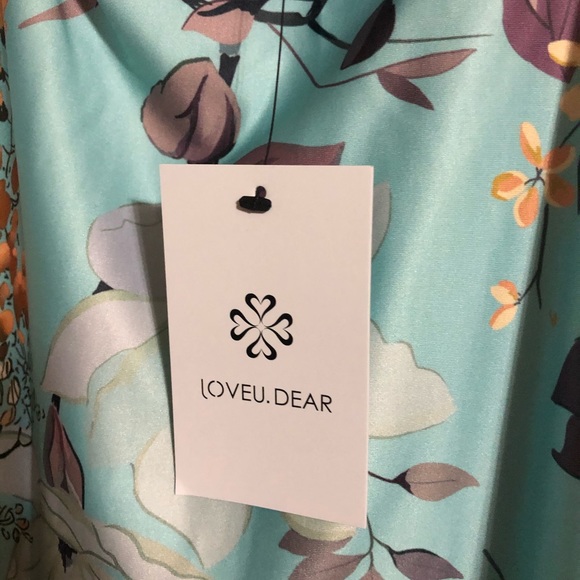 Silky floral stylish sleeveless top - Picture 3 of 4